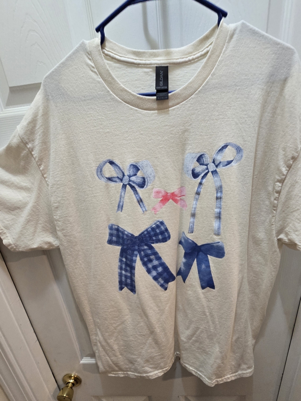 Gildan Cream Tee with Blue and Pink Bow Prints XL